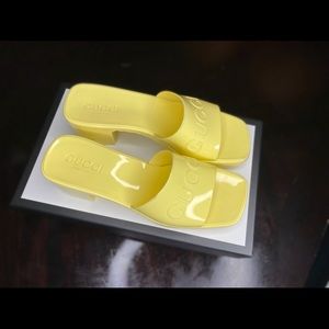 Gucci rubber slides Pre-Fall 2020 collection.